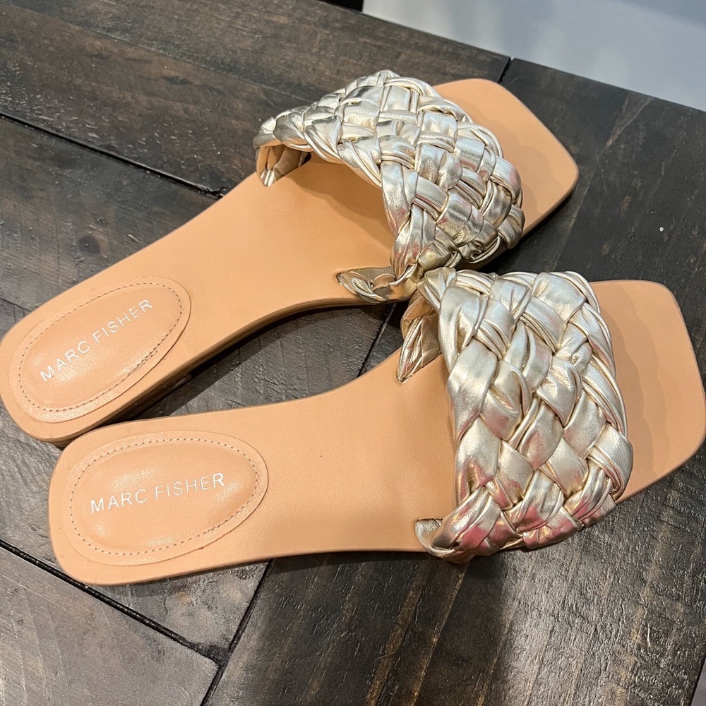 Like NEW Gold Sandals/Flats